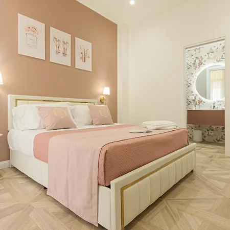 לינה וארוחת בוקר Boutique Teatro 4*
