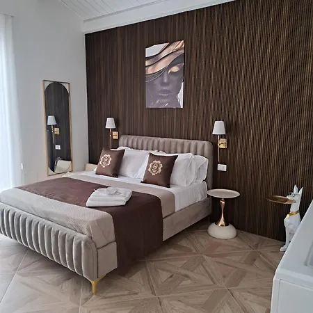 Boutique Teatro Nocleg ze śniadaniem 4*